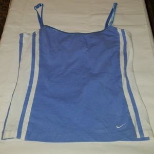 🏋️‍♀️ Nike athletic top. Built in shelf bra Sz M